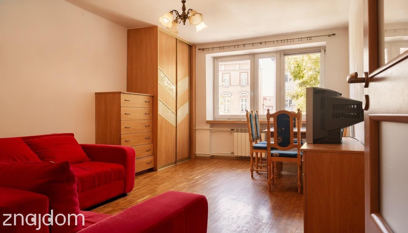 Dwupokojowe mieszkanie z możliwością przerobienia na trzypokojowe.