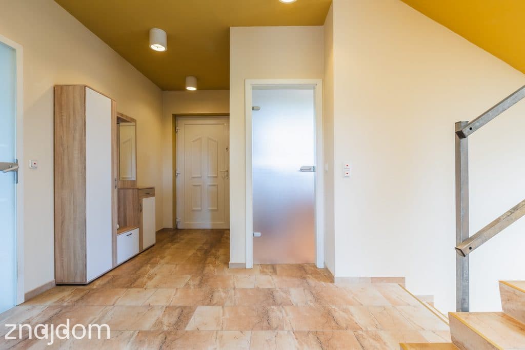 Sprzedam pałac absolutnego spokoju (i walki o to, kto sprząta)