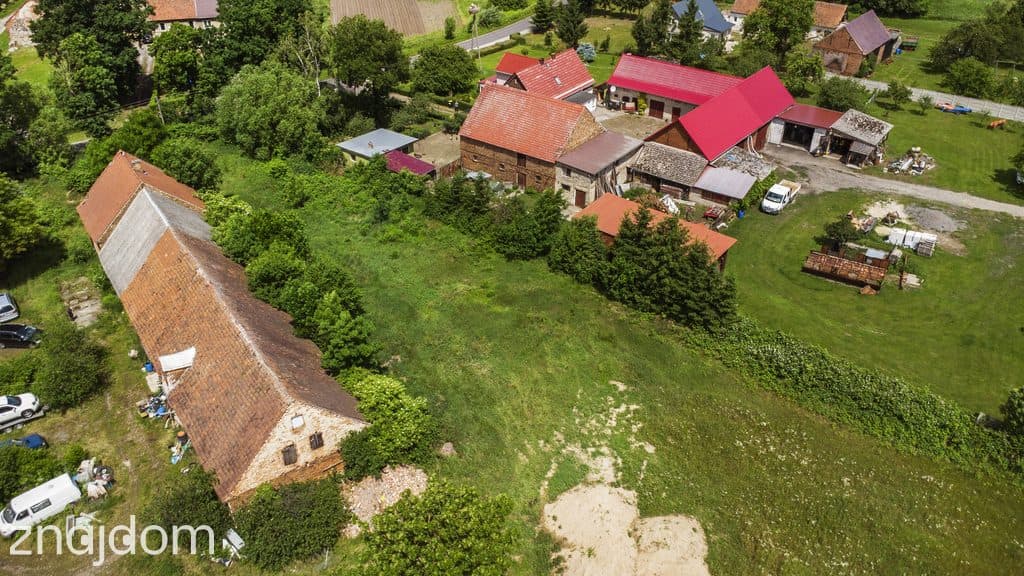 Działa z budynkiem gospodarczym Bożnów