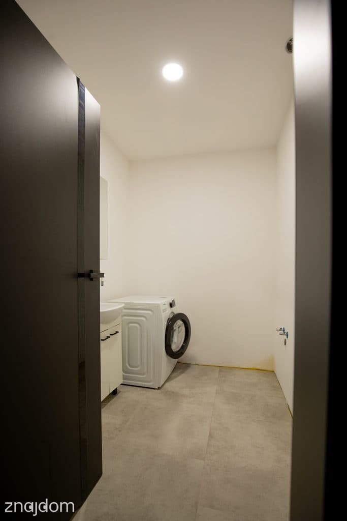 Mieszkaj i prowadź biznes! Dom 250m² + Hala 150m² - zdjęcie 14