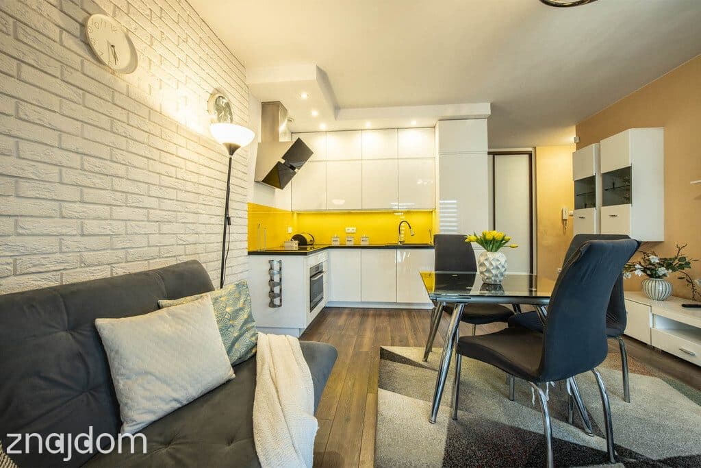 Gotowe 40 m2 w centrum z garażem i komórką