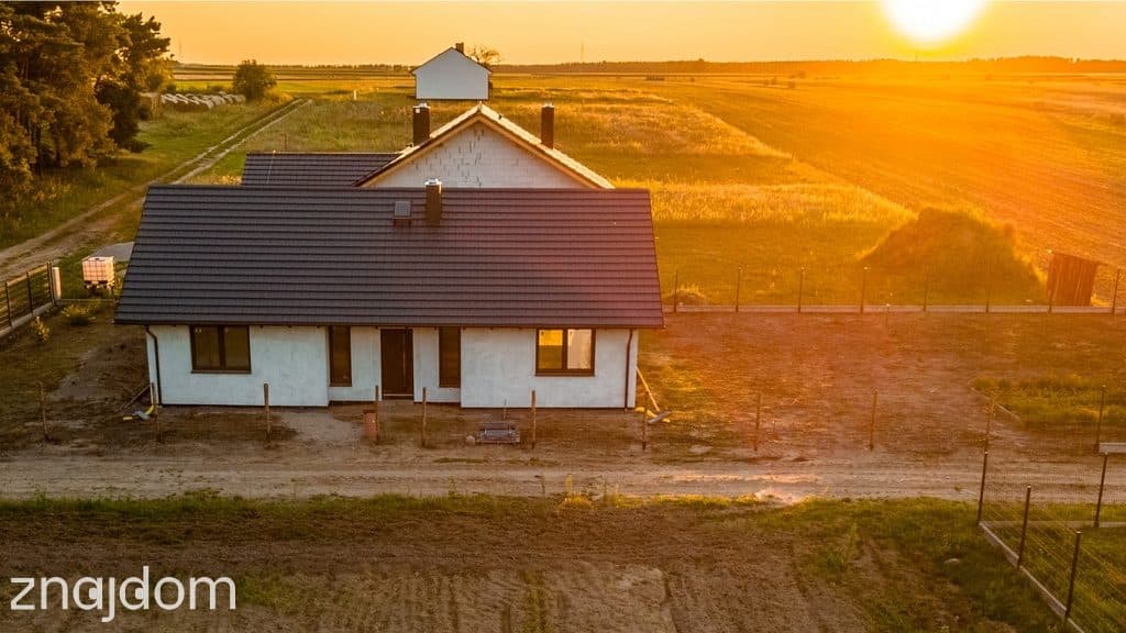 Dom parterowy przy lesie i jeziorze z dużą działką - zdjęcie 2