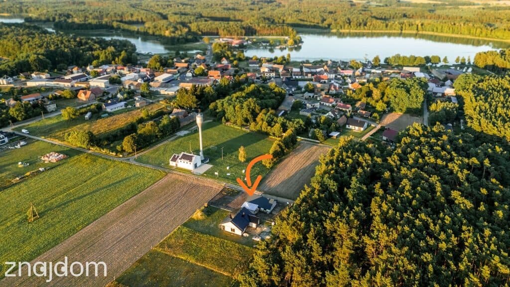 Dom parterowy przy lesie i jeziorze z dużą działką - zdjęcie 9