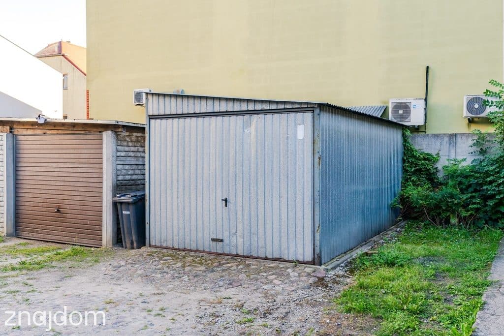 Zamieszkaj w centrum, 2 garaże i podwórko - zdjęcie 16