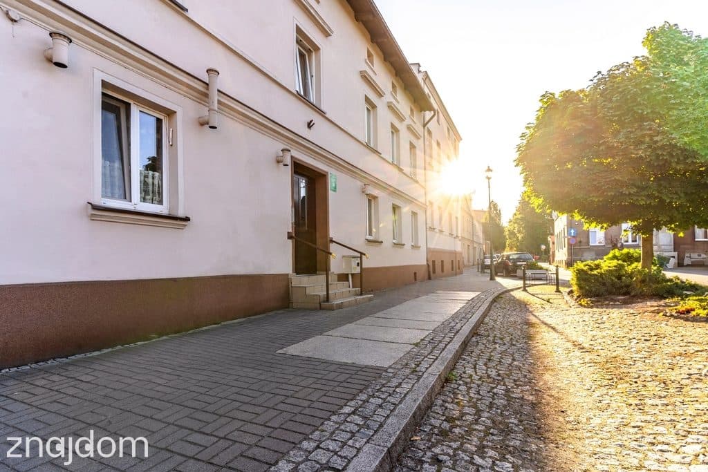 Zamieszkaj w centrum, 2 garaże i podwórko - zdjęcie 14