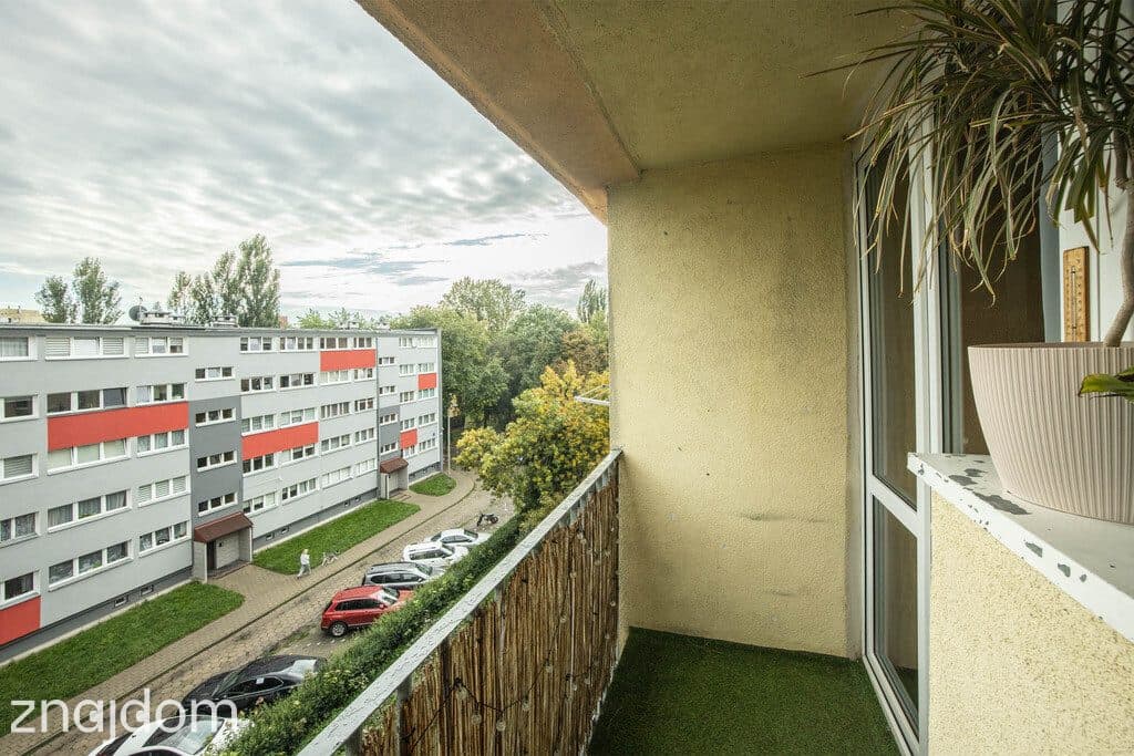 Dwa pokoje, balkon i spokój na ostatnim piętrze - zdjęcie 11