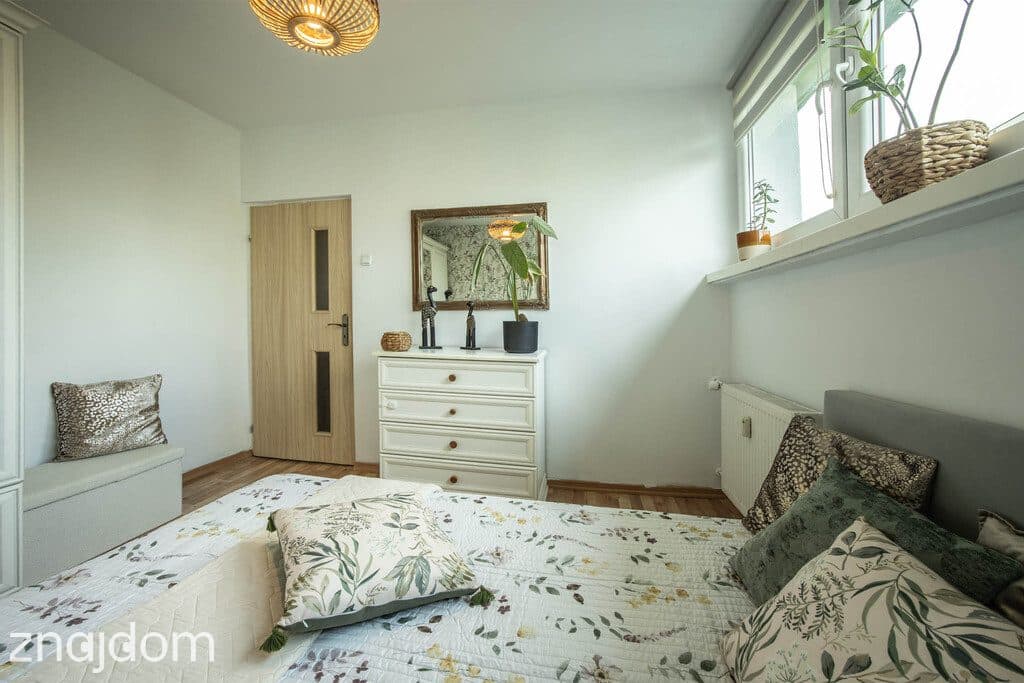 Dwa pokoje, balkon i spokój na ostatnim piętrze - zdjęcie 5