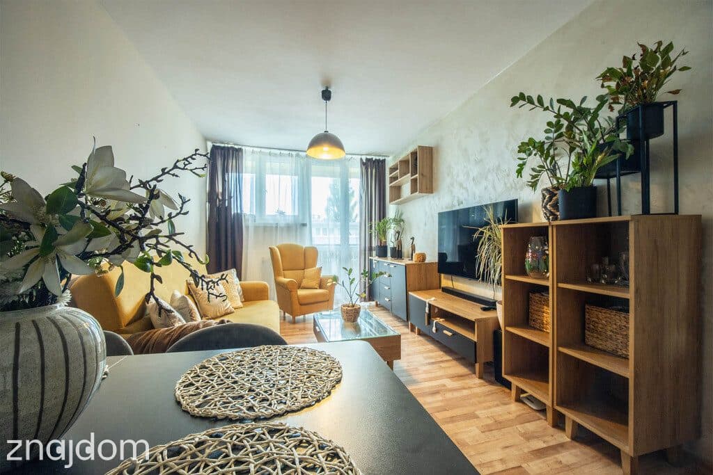 Dwa pokoje, balkon i spokój na ostatnim piętrze