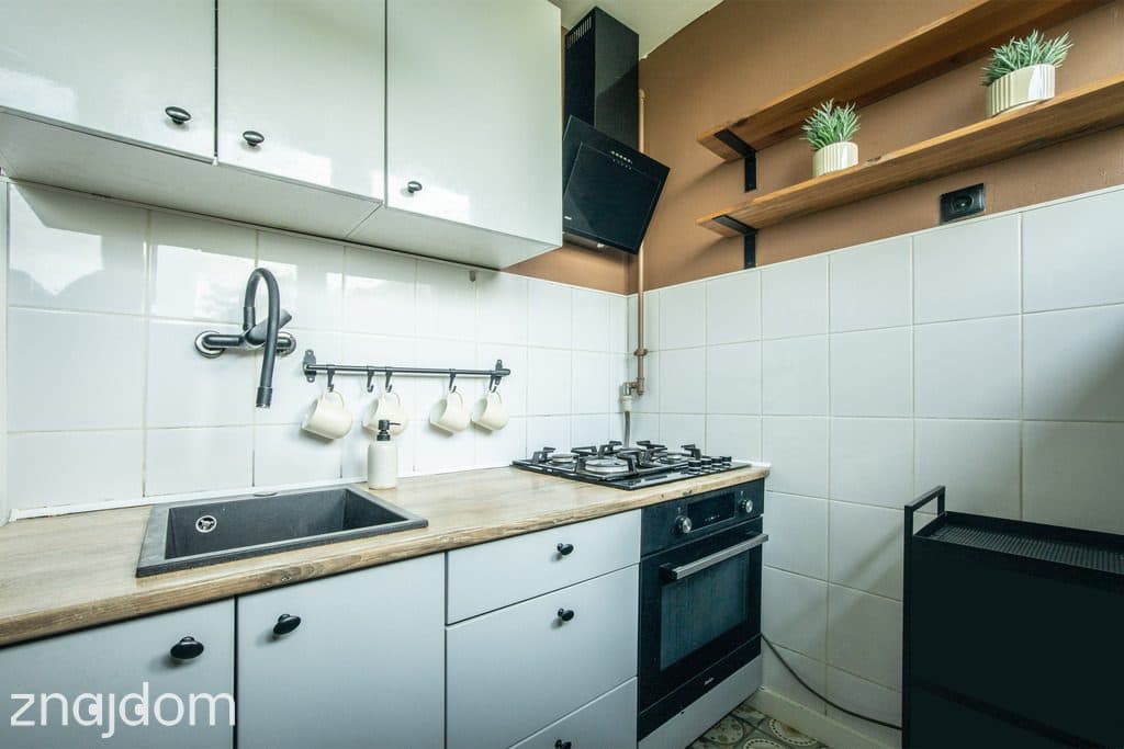 Dwa pokoje, balkon i spokój na ostatnim piętrze - zdjęcie 9