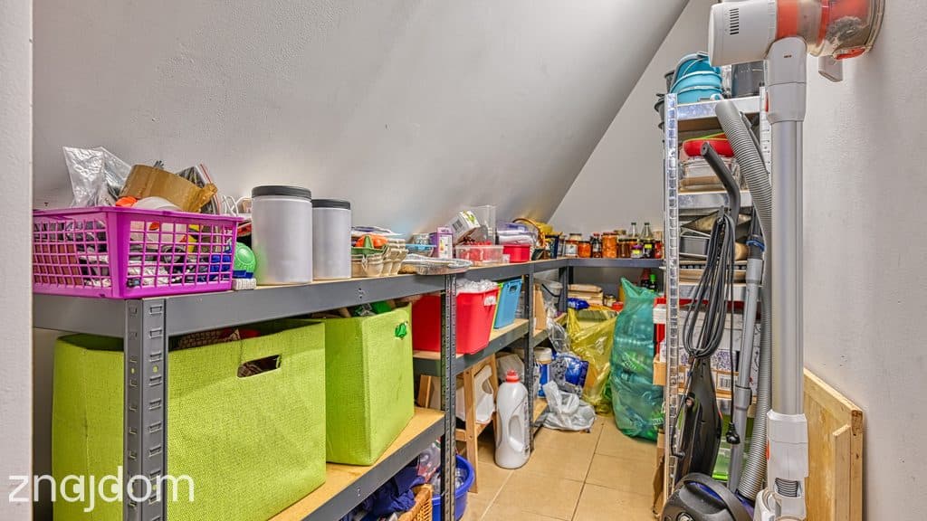 4 pokojowe mieszkanie, spiżarka,2 balkony, ogródek i parking - zdjęcie 20