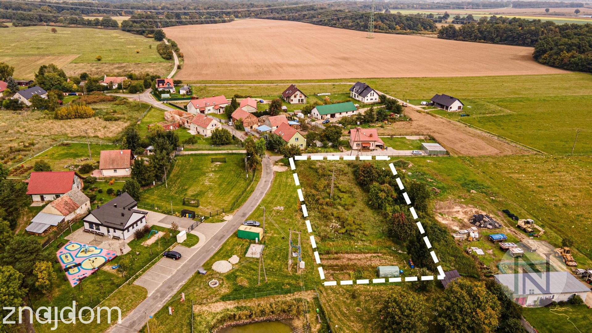 Działka budowlana w centrum Kobylnik – idealne miejsce na Twój dom! - zdjęcie 2