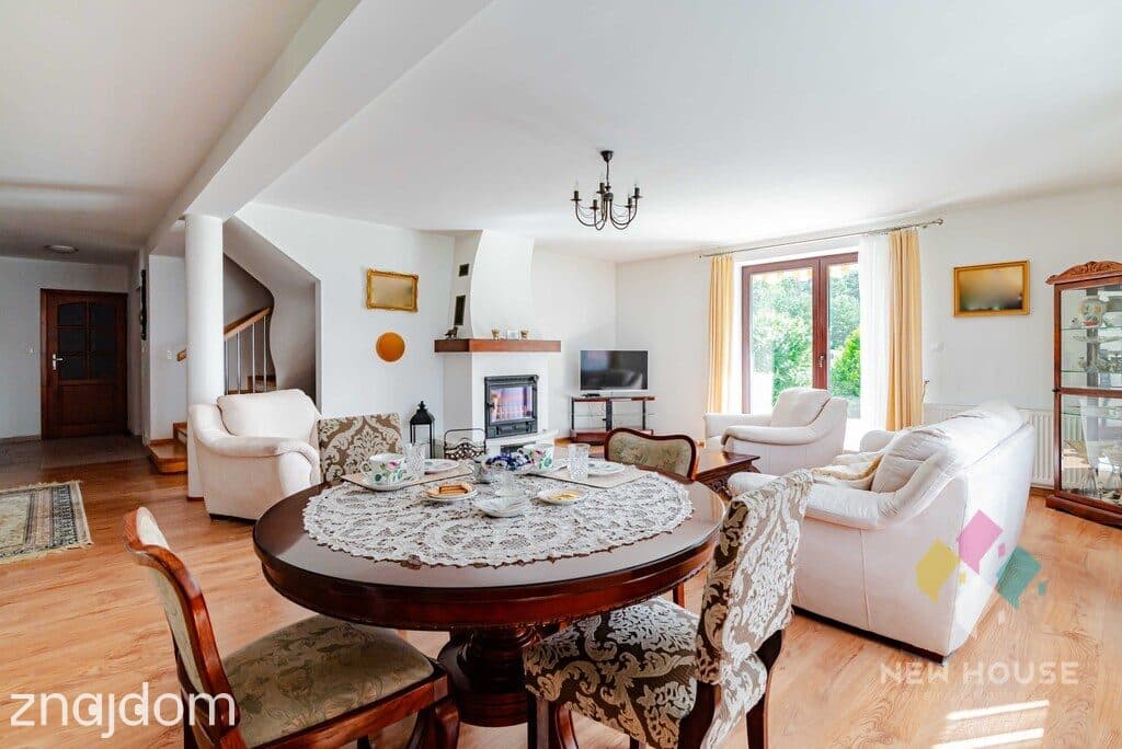 Dom na wzniesieniu z tarasem, działka 5882 m2 - zdjęcie 2