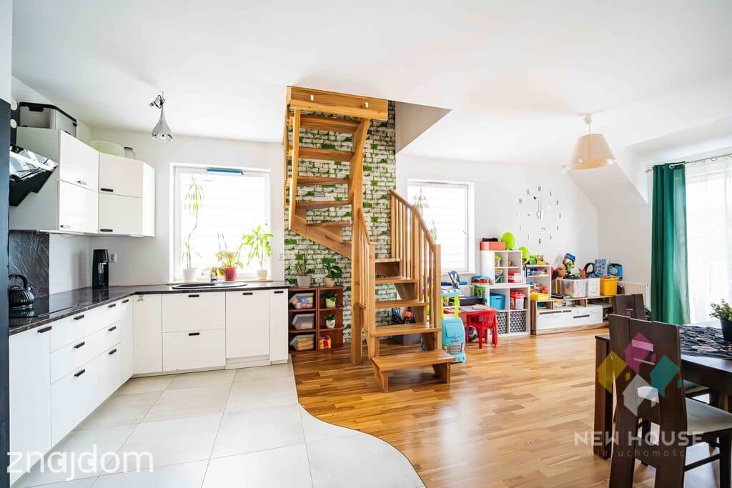 Bartąska, 2-poziomowe mieszkanie, balkon, winda - zdjęcie 2