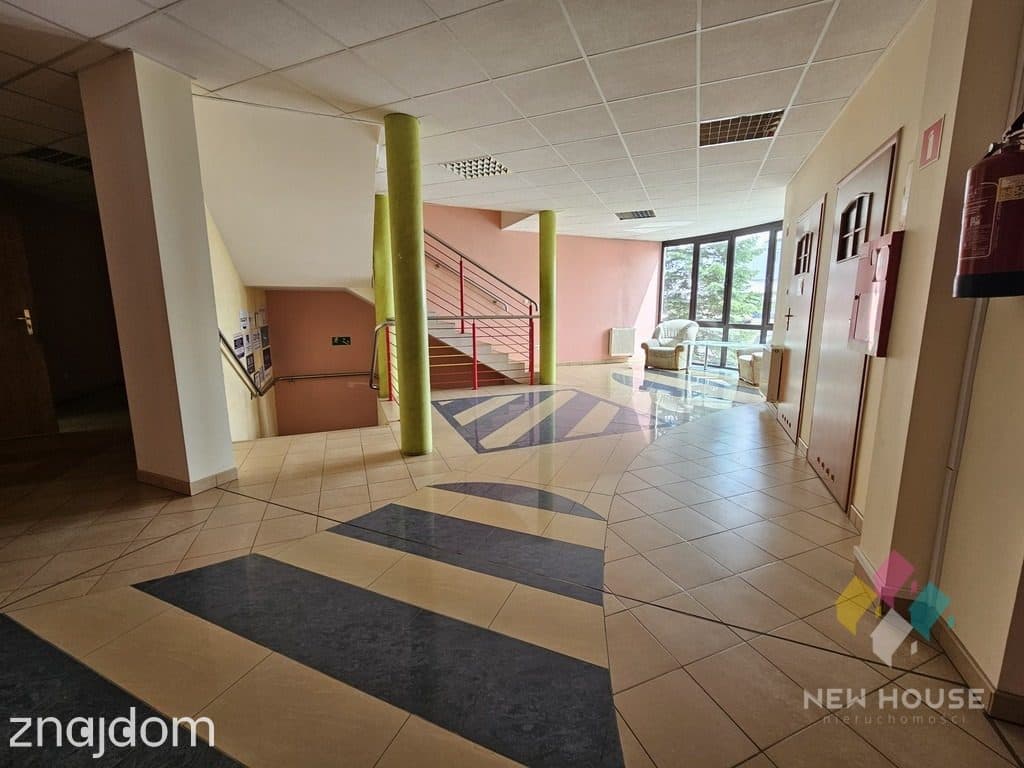Lokal 17 m2, parking, atrakcyjna cena z mediami - zdjęcie 4