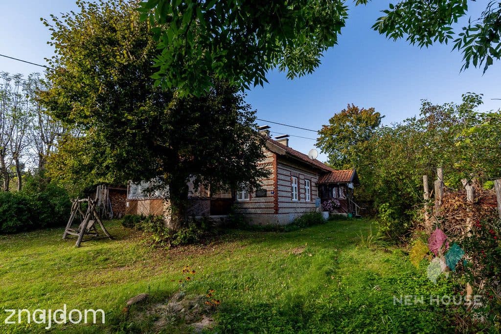 Dom wolnostojący w stylu warmińskim, las, jezioro