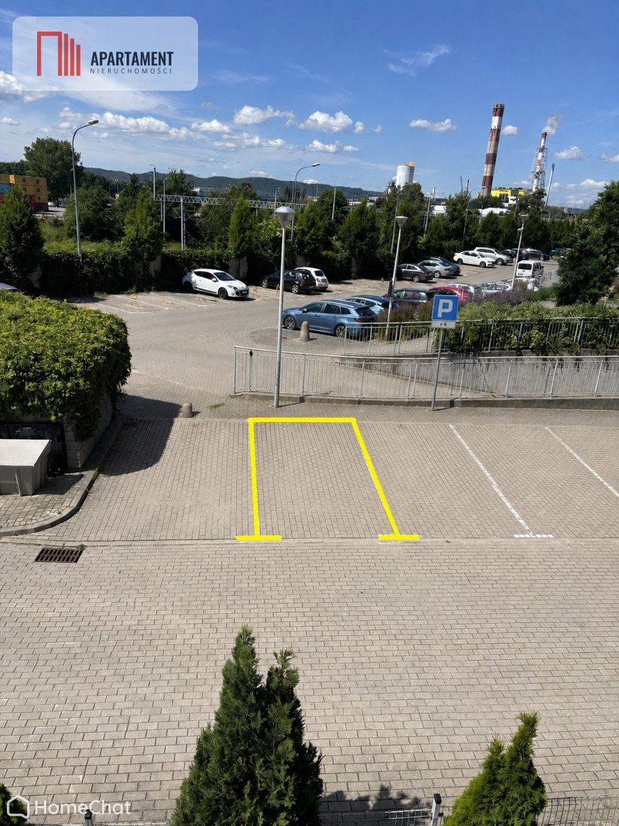72m2, 3 pokoje, balkon, hala garażowa