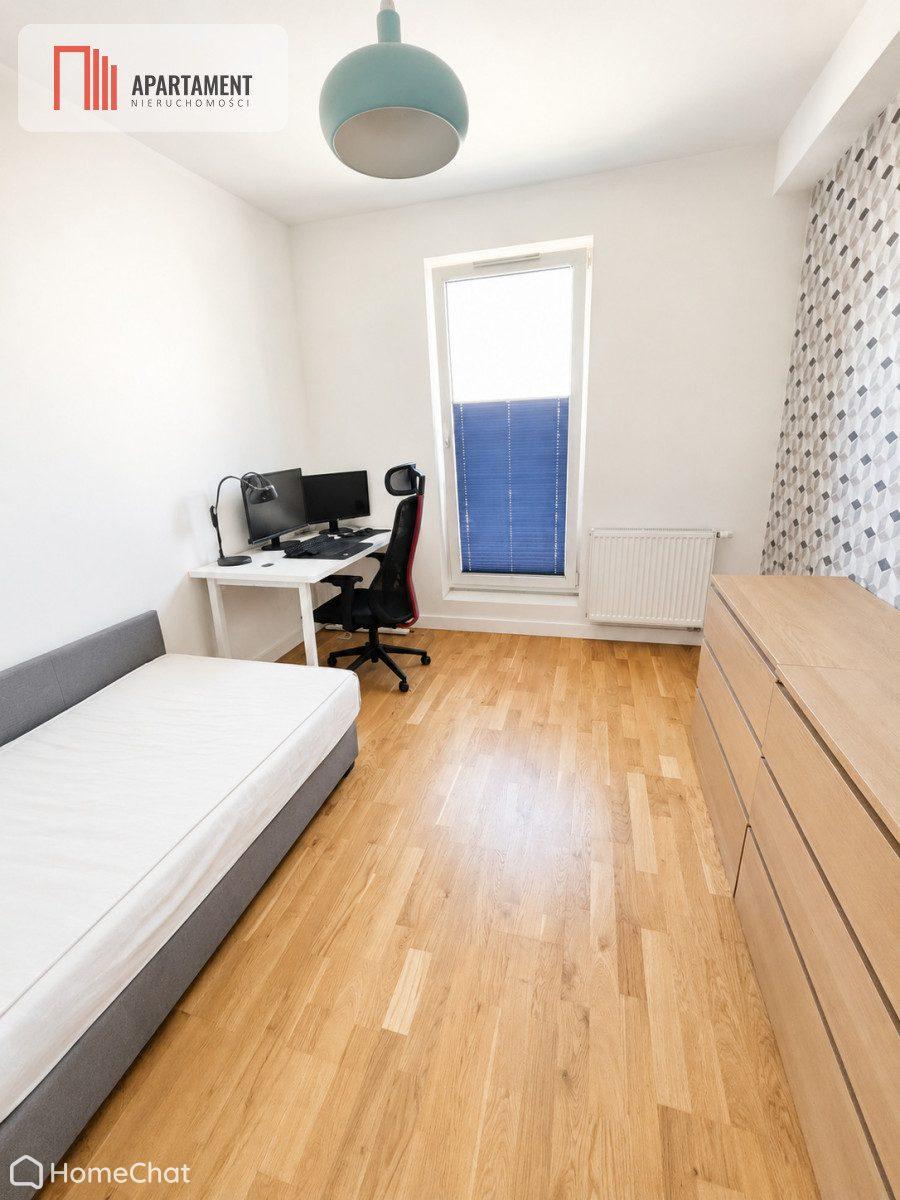 72m2, 3 pokoje, balkon, hala garażowa