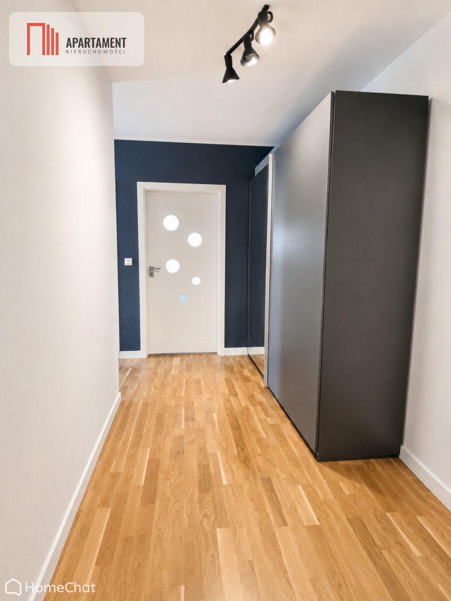 72m2, 3 pokoje, balkon, hala garażowa