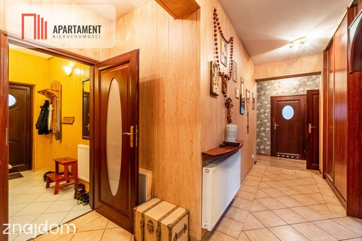 Dom: dwa mieszkania i przestrzeń na działalność - zdjęcie 2