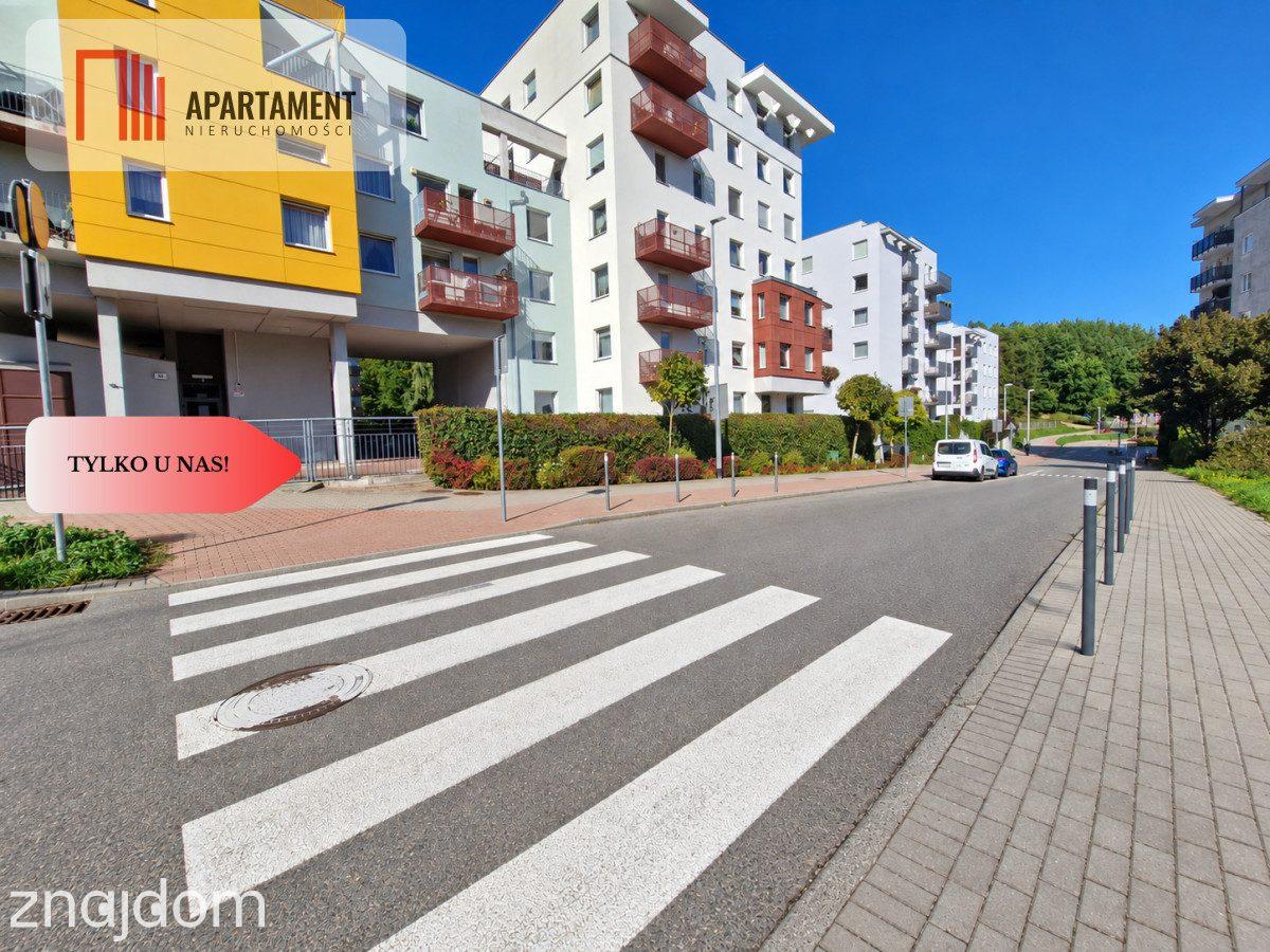 Funkcjonalne mieszkanie z oknami na las i zieleń - zdjęcie 16