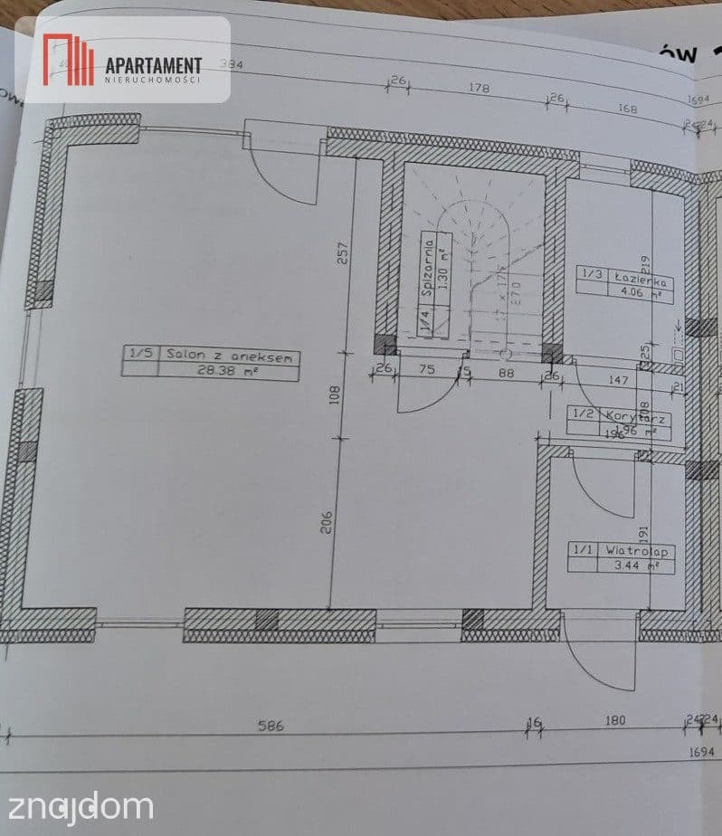 Komfortowy dom w zabudowie bliźniaczej z basenem - zdjęcie 18