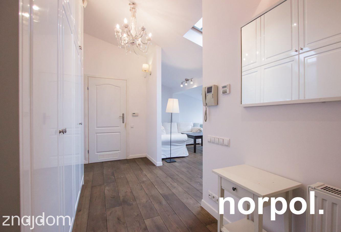 Przestronny apartament z osobną sypialnią i balkonem w centrum Kazimierza - zdjęcie 11