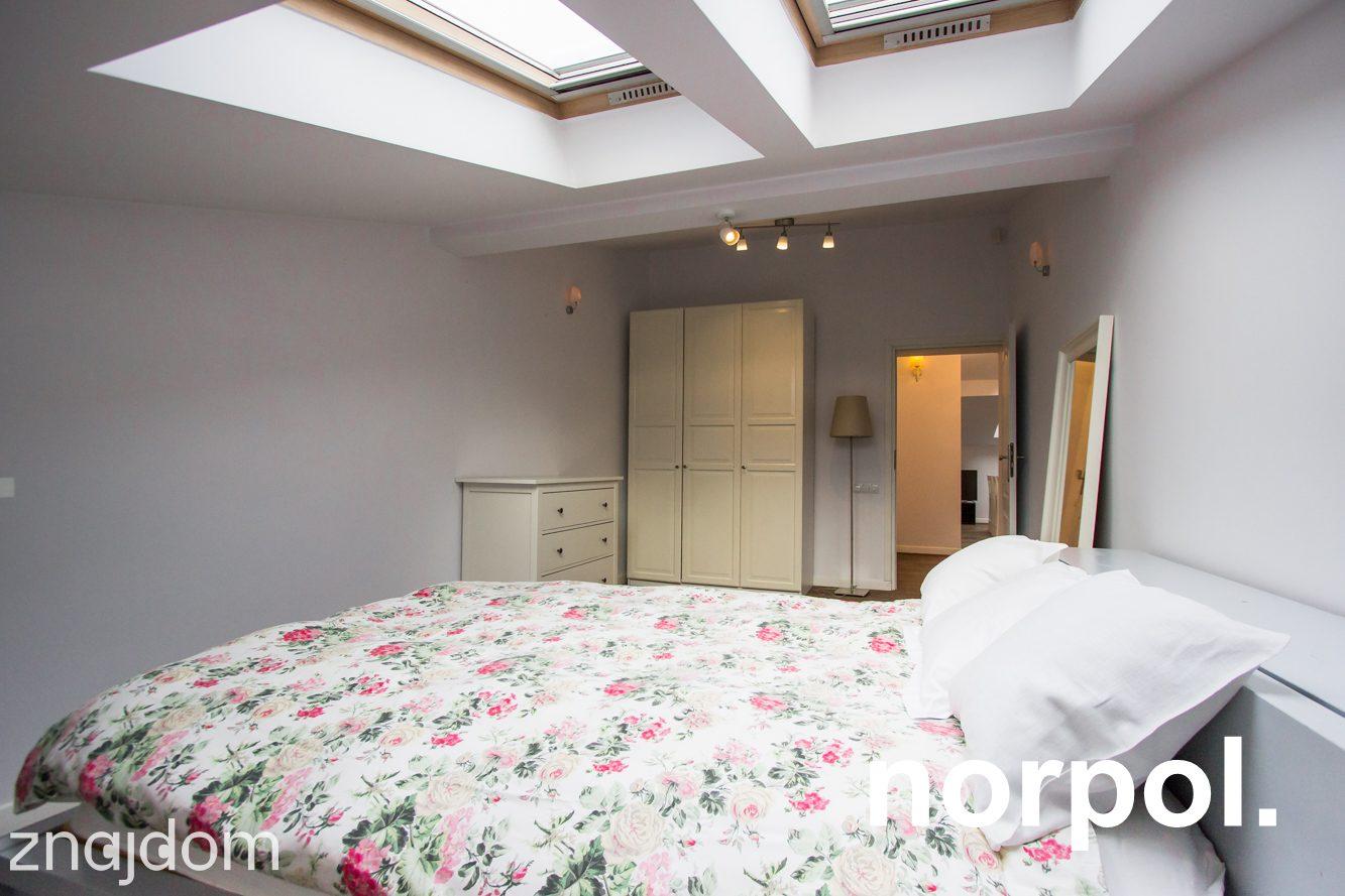Przestronny apartament z osobną sypialnią i balkonem w centrum Kazimierza - zdjęcie 17