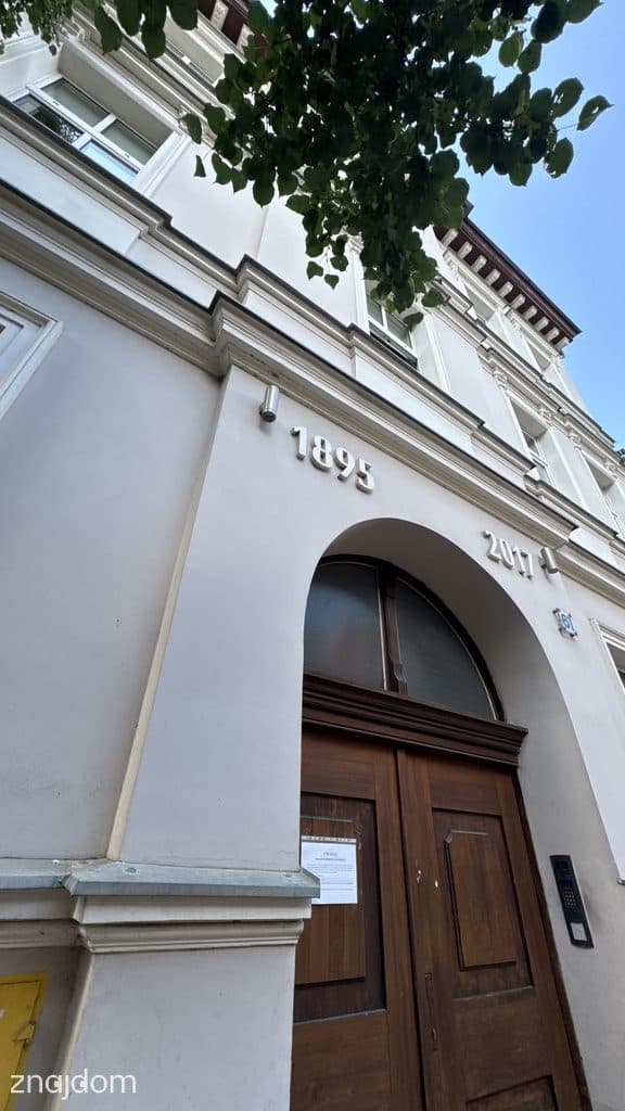 Stylowe mieszkanie w odrestaurowanej kamienicy - zdjęcie 9