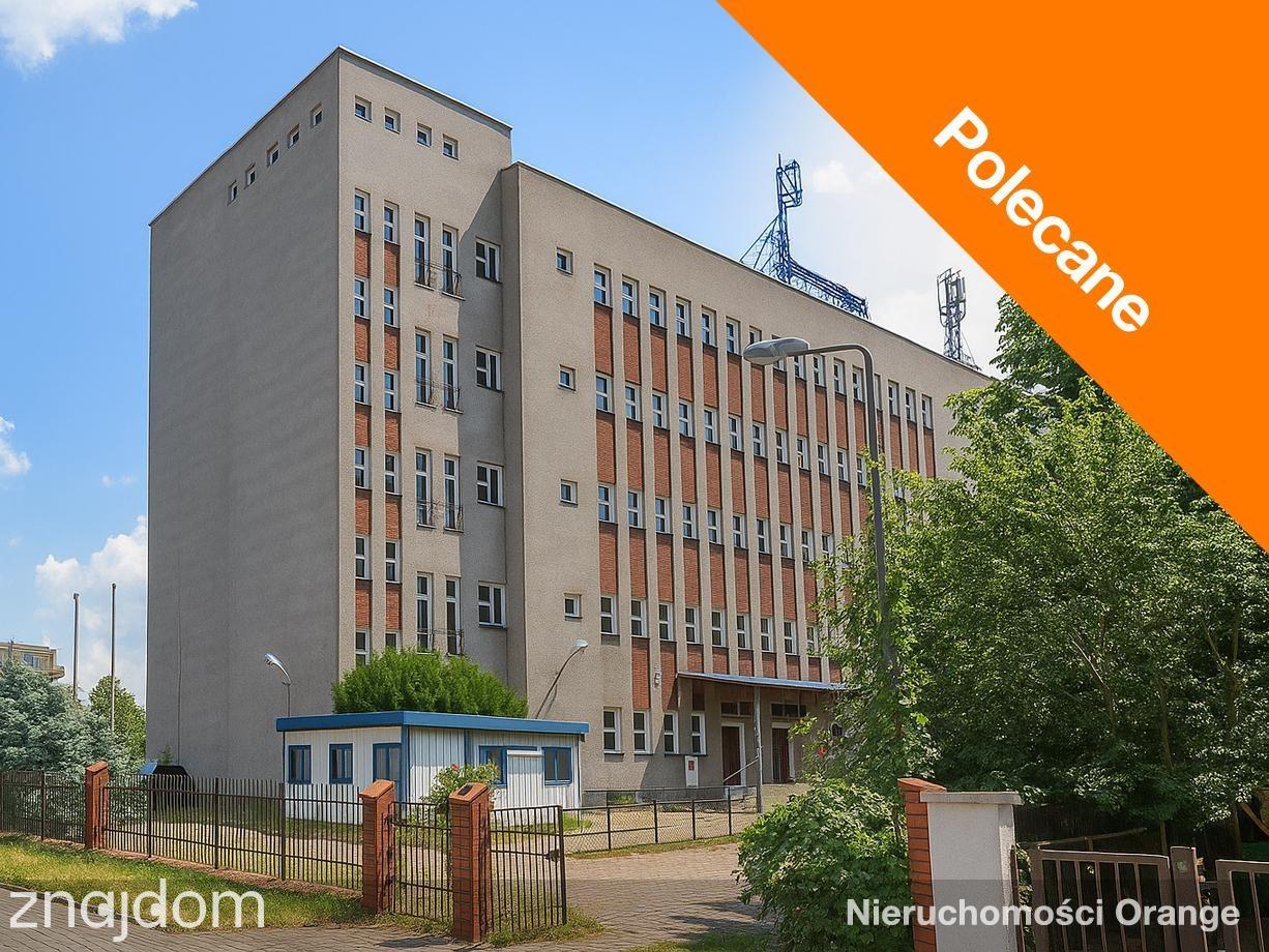 Kompleks budynków biurowych z parkingiem