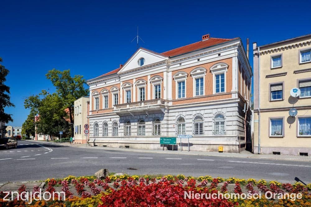 Zabytkowy budynek oraz obiekty pod biura i usługi