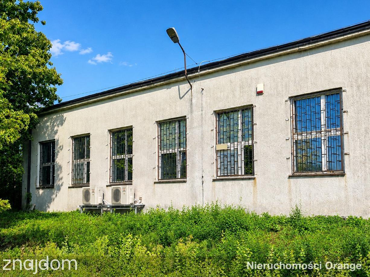 Działka z budynkiem biurowym w centrum Przedborza - zdjęcie 6