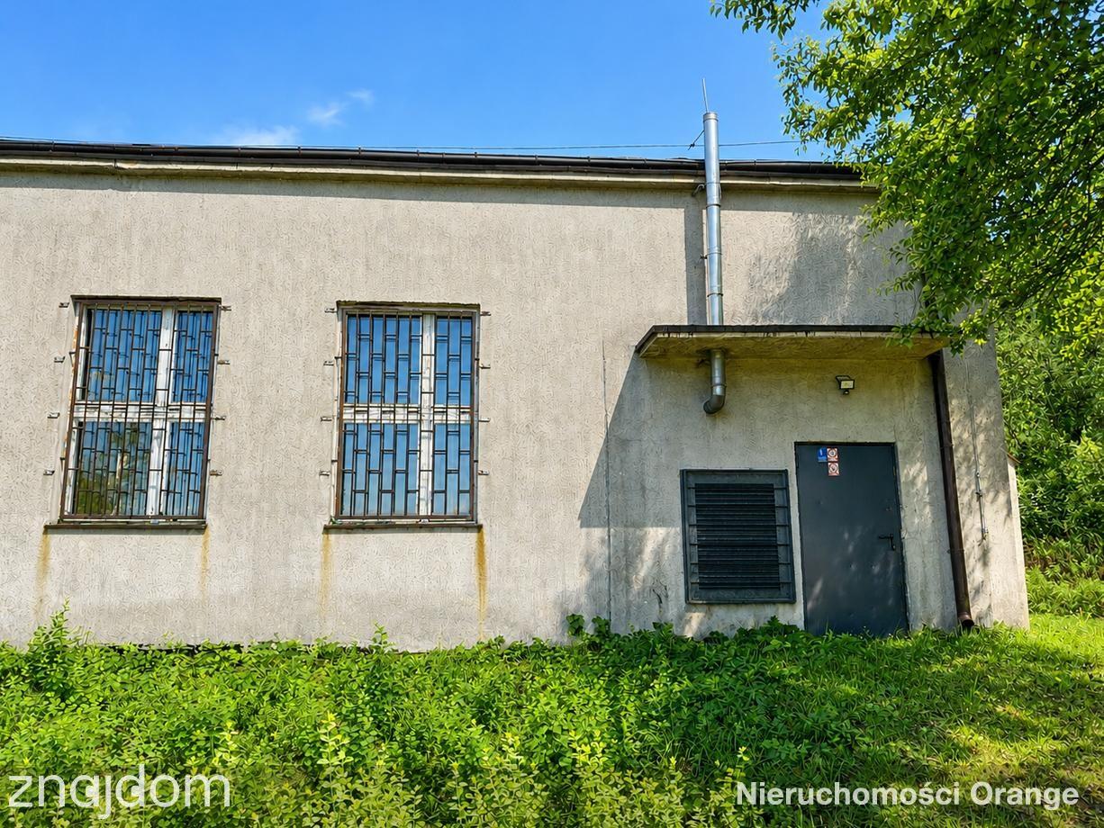 Działka z budynkiem biurowym w centrum Przedborza - zdjęcie 8