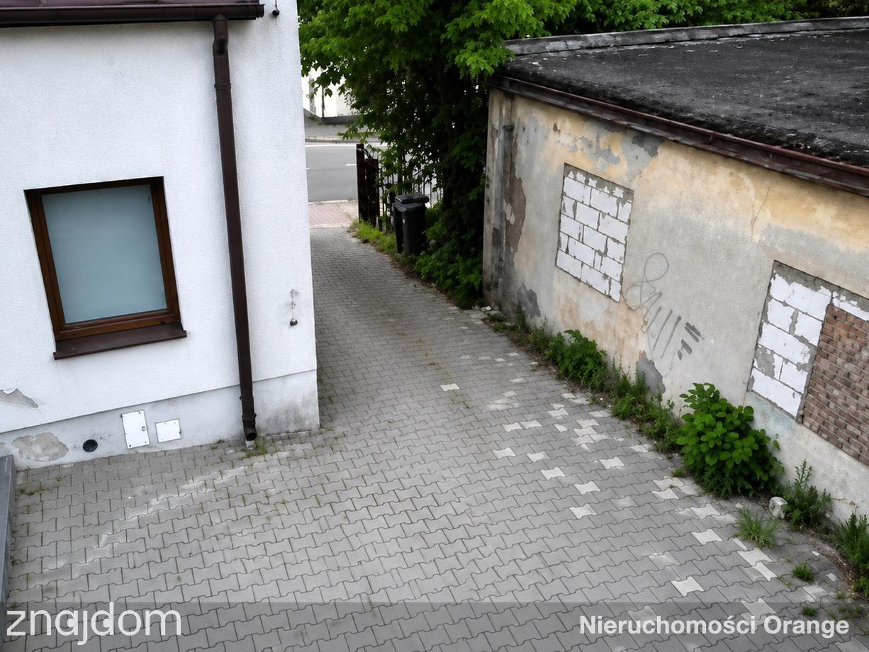 Działka z budynkiem biurowym w centrum Przedborza - zdjęcie 10