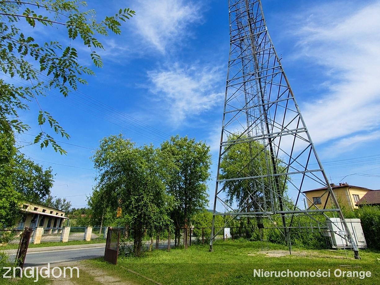 Budynek blisko centrum handlowo-usługowego miejscowości. - zdjęcie 6