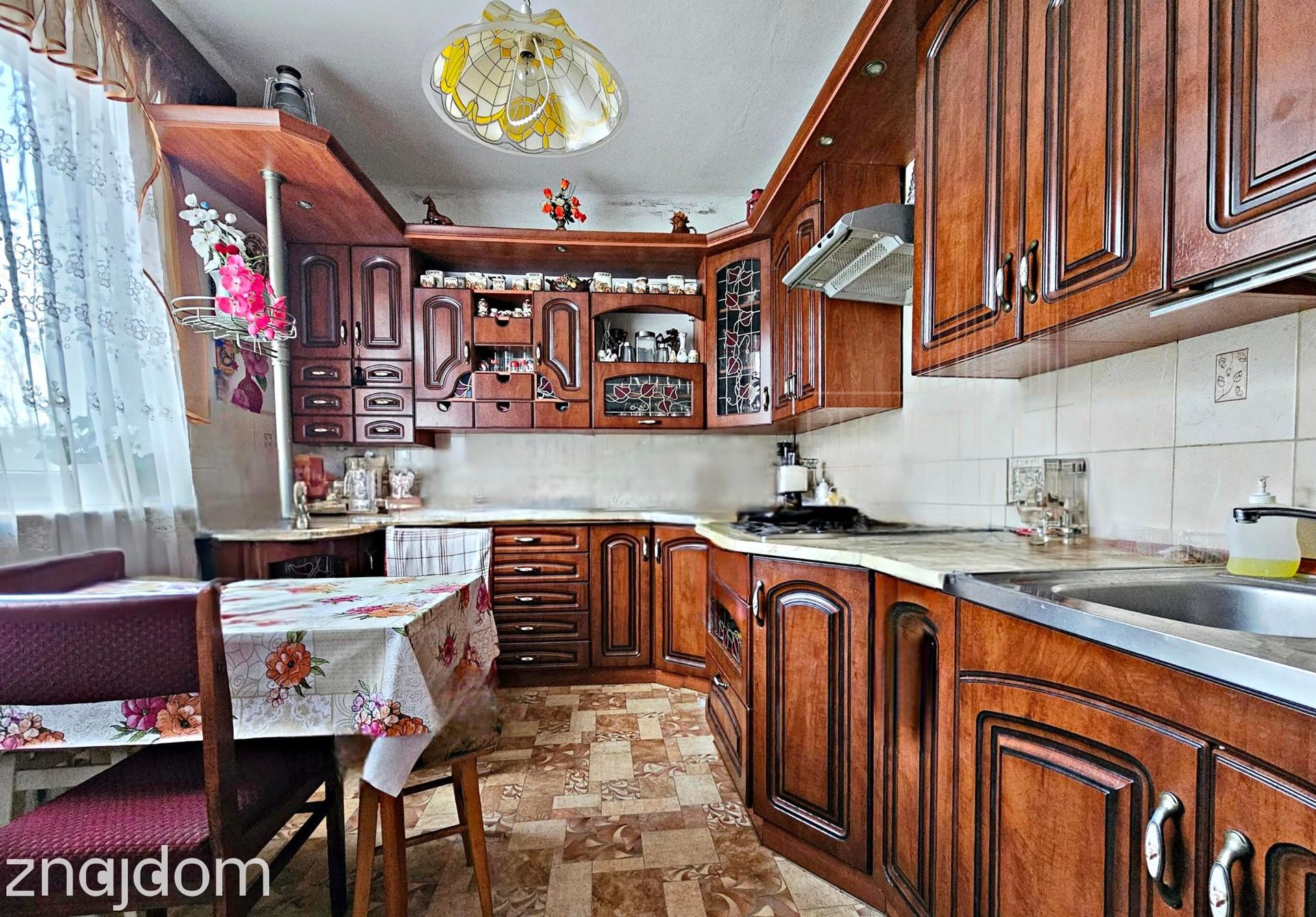Dom z uzyskanym pozwoleniem na rozbudowę do 320m²