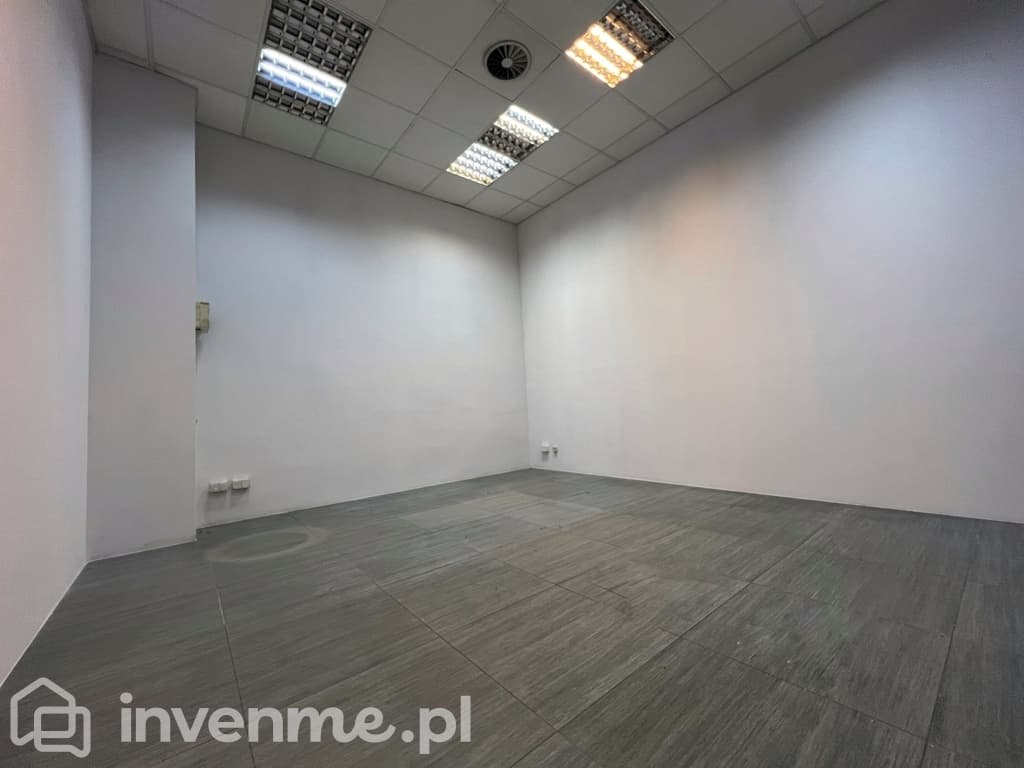 Lokal handlowo-usługowy 16 m2 w centrum - zdjęcie 3
