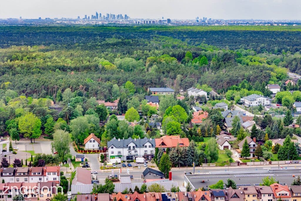 Dom wolnostojący z dużym ogrodem i garażem - zdjęcie 19