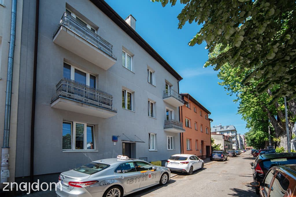 Kawalerka z wyjściem na ogródek na Pradze Południe - zdjęcie 12
