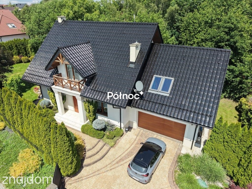 Przestronna Rezydencja w Rzeszotarach | 241 m² |