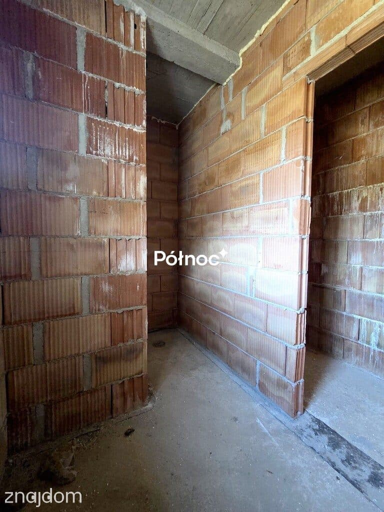 Dom z przestrzenią i panoramą gór - zdjęcie 9