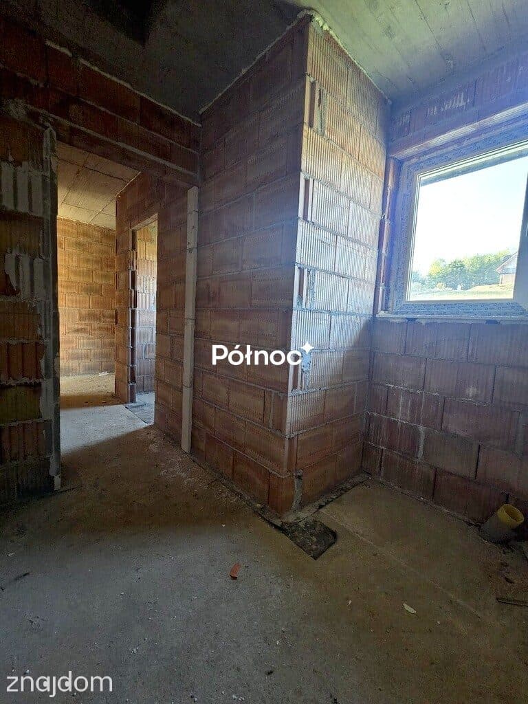 Dom z przestrzenią i panoramą gór - zdjęcie 13