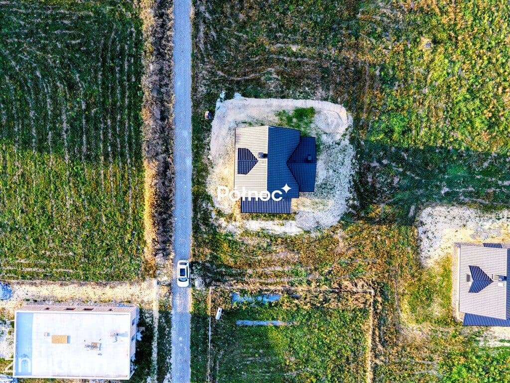 Dom z przestrzenią i panoramą gór - zdjęcie 16