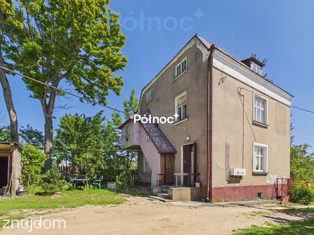 Zabytkowa kamienica w Rajgrodzie nieopodal jeziora - zdjęcie 3