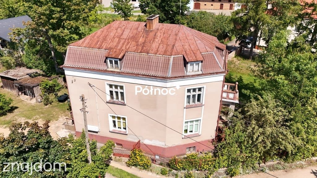Zabytkowa kamienica w Rajgrodzie nieopodal jeziora - zdjęcie 18