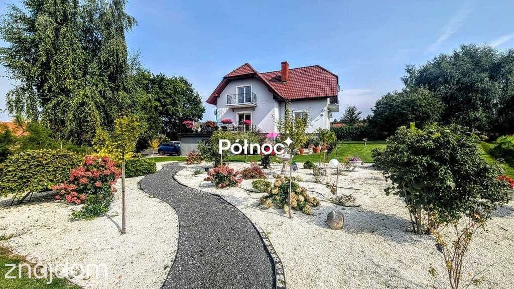 Atrakcyjny dom z piękną działką w Nowogrodźcu - zdjęcie 3