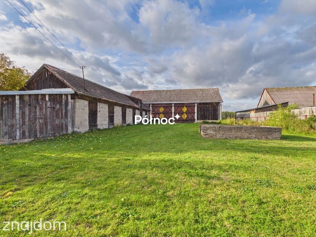 Dom wolnostojący, 3 pokoje, 1700 m², zabudowania - zdjęcie 2