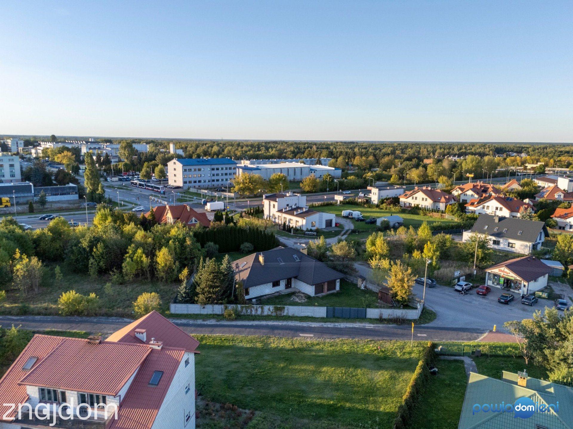 Przestronny dom w Radomiu z możliwą adaptacją pod firmę - zdjęcie 9