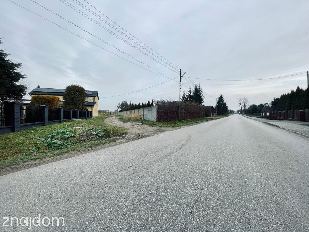 Prąd, woda, kanalizacja | Droga utwardzona - zdjęcie 3