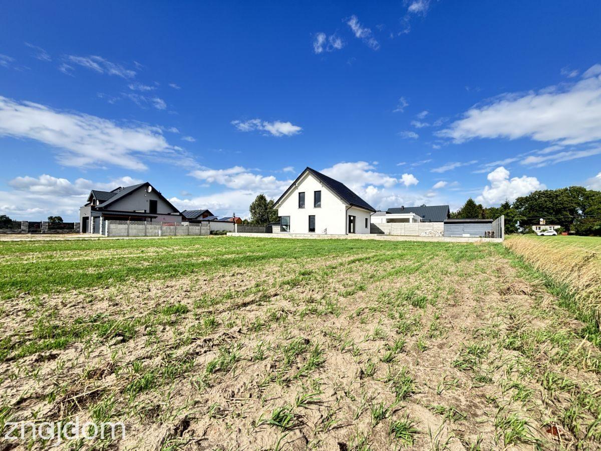 Prostokątna i płaska | Nowa zabudowa w sąsiedztwie
