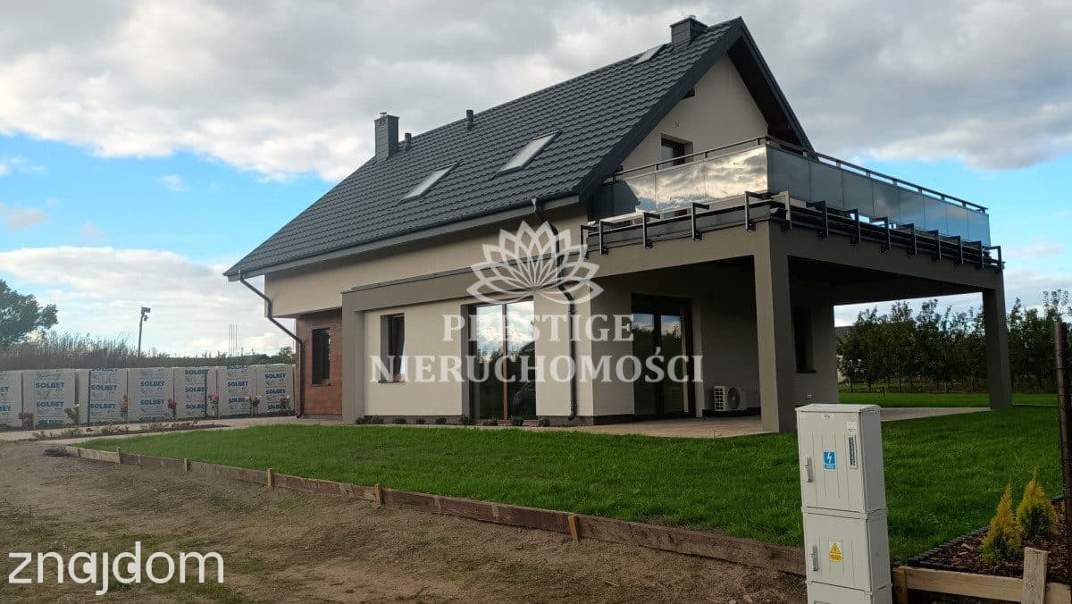 Dom z ogrodem i tarasami z widokiem na las